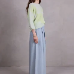 Avoine alpaca trui in ice blue met daiquiri green