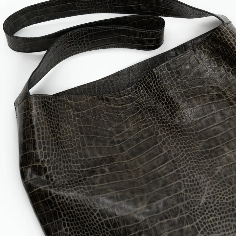 Big crossbody handtas in croco black olive