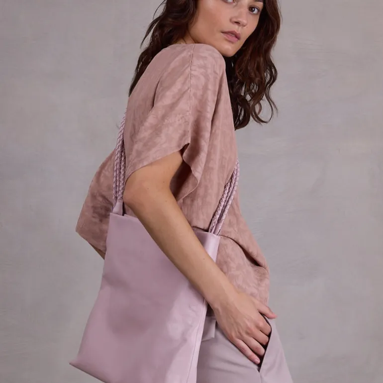 Clutch bag in misty rose