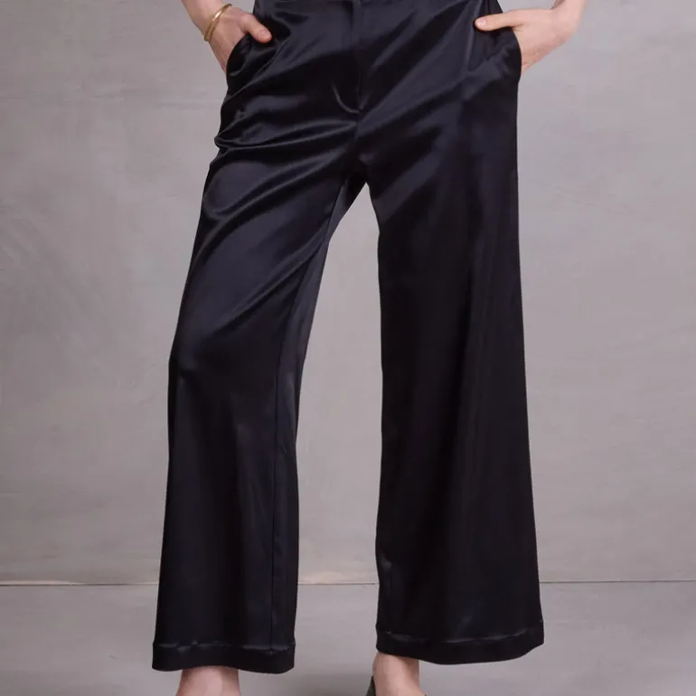 Dong broek in black satin stretch
