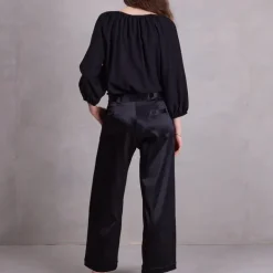 Dong broek in black satin stretch