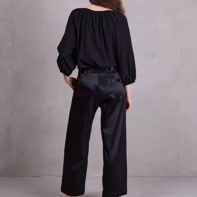 Dong broek in black satin stretch