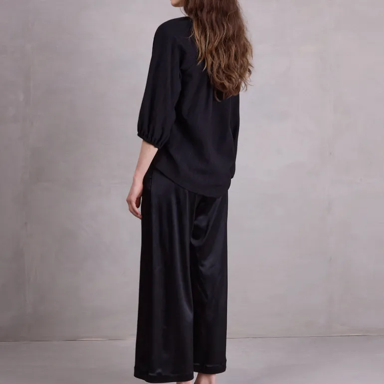 Dong broek in black satin stretch
