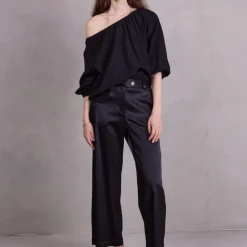 Dong broek in black satin stretch