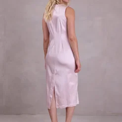 Emelia jurk in blush satin stretch