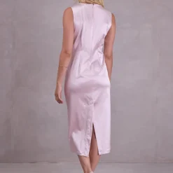Emelia jurk in blush satin stretch