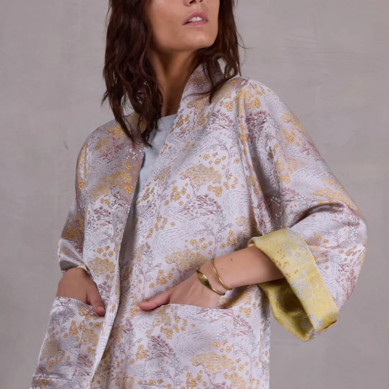 Flenn kimono in golden glow sakura