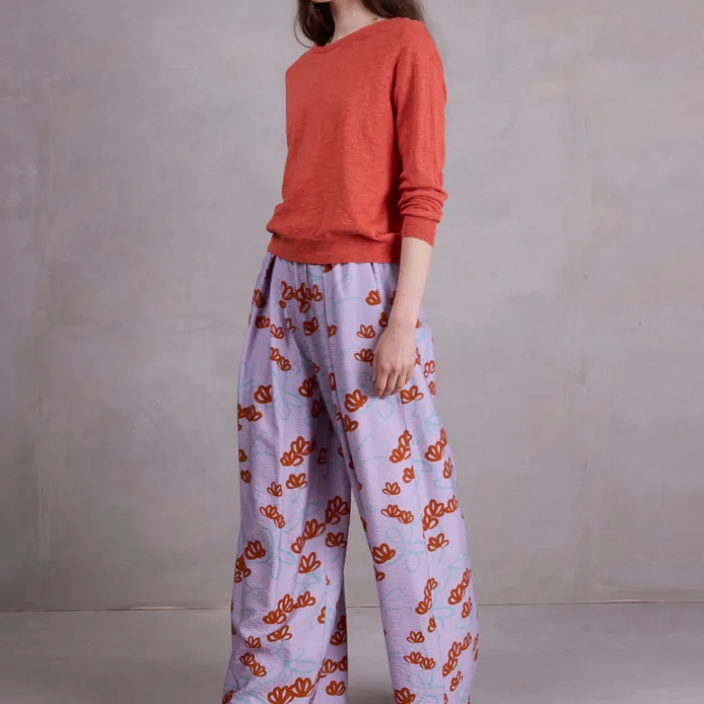 Freddy broek in red akebia flowers