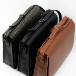 Medium crossbody handtas in zwart nappaleer
