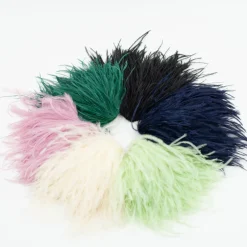 Zaza broche met veren in zwart